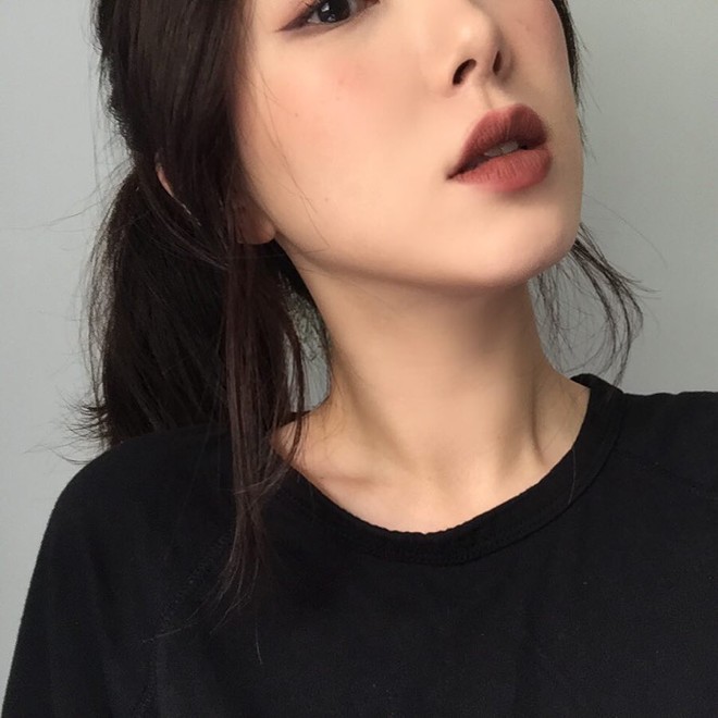 Không phải beauty blogger nhưng 5 hot girl Hàn này vẫn được hội mê làm đẹp săn đón vì makeup cực long lanh - Ảnh 21.