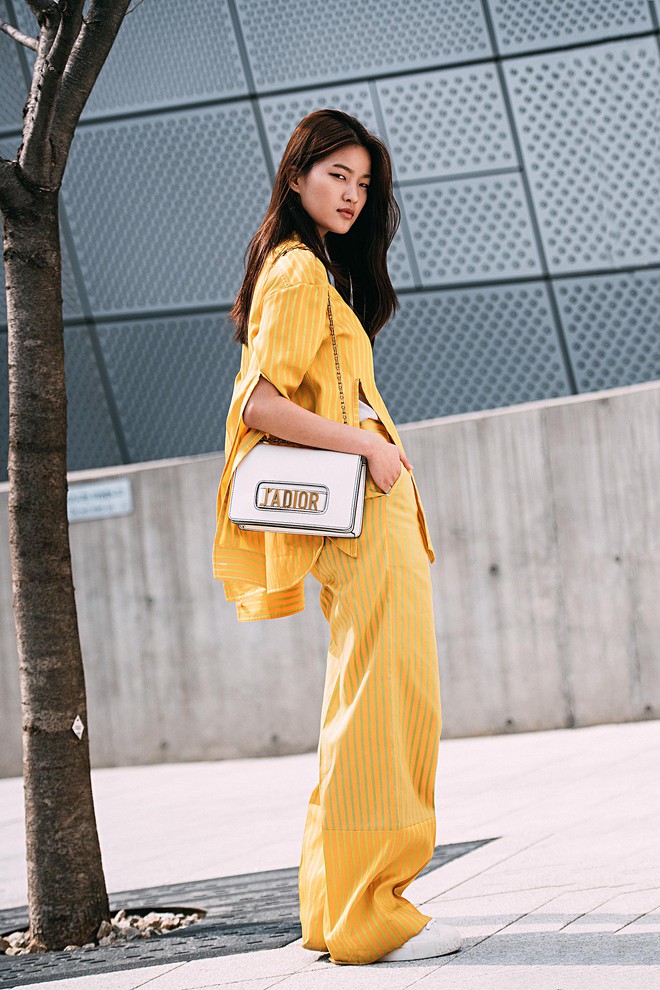C&ocirc; n&agrave;ng 17 tuổi với khu&ocirc;n mặt lệch chuẩn V-line n&agrave;y l&agrave; mẫu H&agrave;n duy nhất được Vogue Mỹ ch&uacute; &yacute; tại Seoul Fashion Week vừa qua - Ảnh 2.