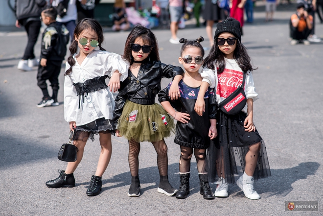 Street style ngày đầu VIFW: Giới trẻ Hà Nội ăn vận lồng lộn hơn hẳn năm trước, các nhóc tì mặc chất gây bão phố đi bộ - Ảnh 22.