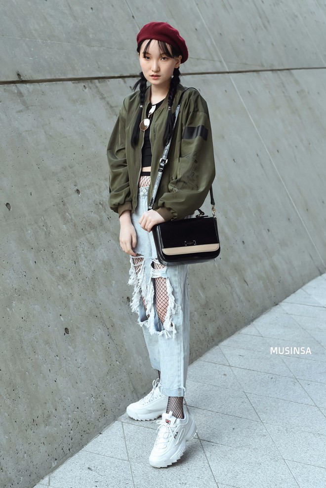 Ngắm street style màu mè nhưng chất lừ của giới trẻ Hàn, bạn sẽ học được chân kinh mặc đơn giản mà vẫn đẹp mê ly - Ảnh 6.
