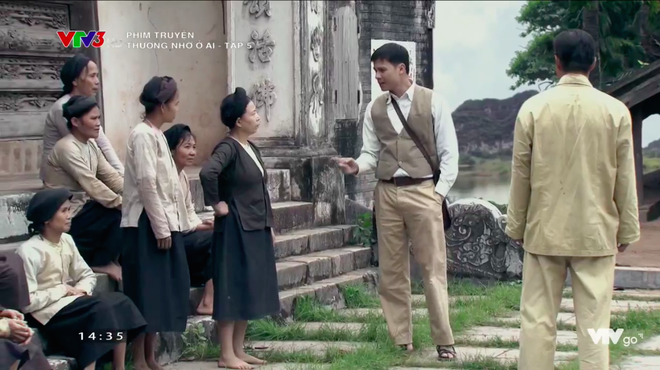 Thương nhớ ở ai tập 5: Cho rằng c&aacute;c b&agrave; go&aacute; rủ nhau đi ngắm &ldquo;giai&rdquo;, Quất bị đ&aacute;nh lăn đ&ugrave;ng ra đất - Ảnh 6.