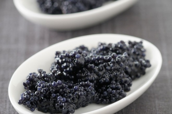 Cách thưởng thức Caviar - món ăn đắt đỏ luôn góp mặt trong các bữa tiệc của hội siêu giàu - Ảnh 4.