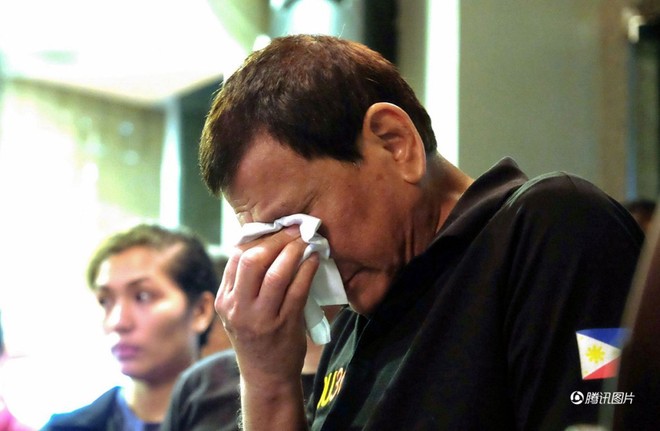 Tổng thống Philippines không kìm được nước mắt khi nghe tin 37 người thiệt mạng trong vụ hỏa hoạn - Ảnh 3.