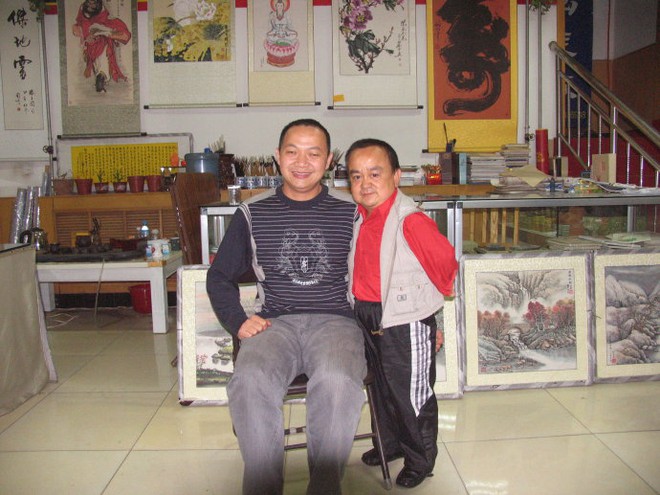 Chỉ cao hơn 1 m&eacute;t, sao nam Thi&ecirc;n Long B&aacute;t Bộ vẫn c&oacute; tổ ấm hạnh ph&uacute;c b&ecirc;n b&agrave; x&atilde; k&eacute;m 18 tuổi - Ảnh 4.