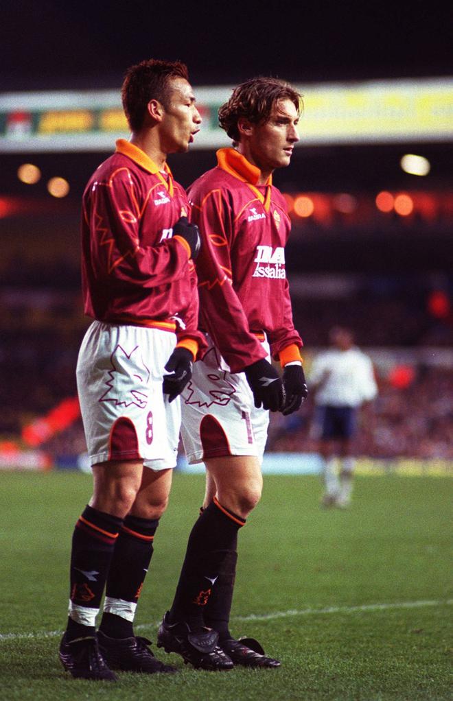Hidetoshi Nakata: Biểu tượng b&oacute;ng đ&aacute; v&agrave; thời trang, một David Beckham ch&acirc;u &Aacute; - Ảnh 3.