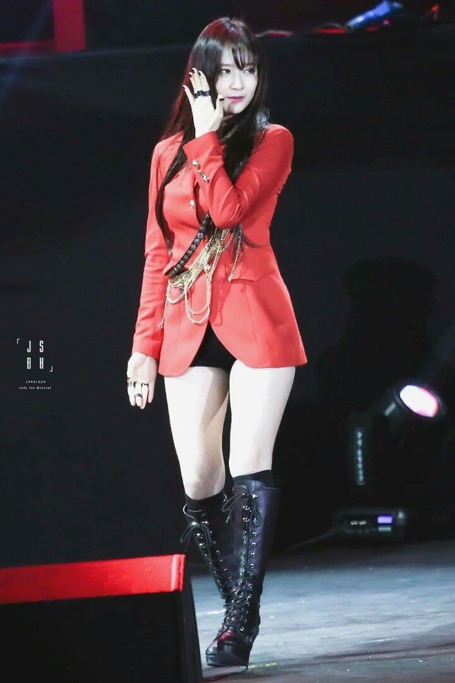 Nh&igrave;n Krystal t&oacute;c ngắn gi&agrave; đau đớn, fan tiếc nuối nh&igrave;n lại một thời nữ thần tượng son sắc nhất nhờ tăng c&acirc;n - Ảnh 2.