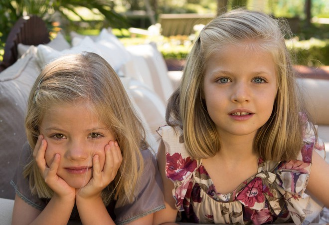 Las 2 encantadoras princesitas de la Familia Real Española ahora están muy guapas - Foto 12.