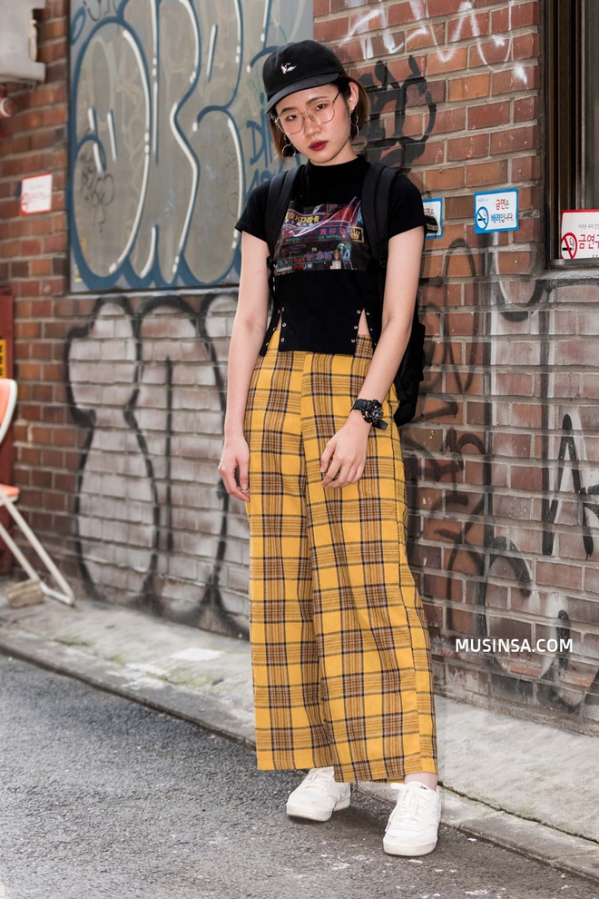 Giới trẻ H&agrave;n lại mang đến cả t&aacute; gợi &yacute; mặc đẹp m&agrave; chẳng cần cầu kỳ qua street style m&atilde;n nh&atilde;n - Ảnh 7.