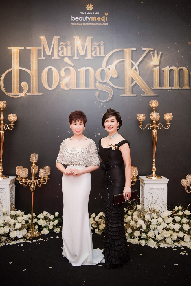Ở tuổi 47, ngôi sao phim “Gia đình là số 1” vẫn trẻ trung và nổi bật dự sự kiện tại Việt Nam - Ảnh 8.