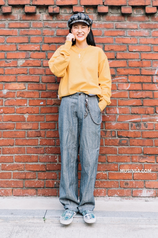 Miền Bắc sắp đ&oacute;n kh&ocirc;ng kh&iacute; lạnh rồi, ngắm ngay street style của c&aacute;c bạn trẻ H&agrave;n để biết c&aacute;ch mix đồ đơn giản m&agrave; đẹp qu&ecirc;n sầu th&ocirc;i - Ảnh 8.