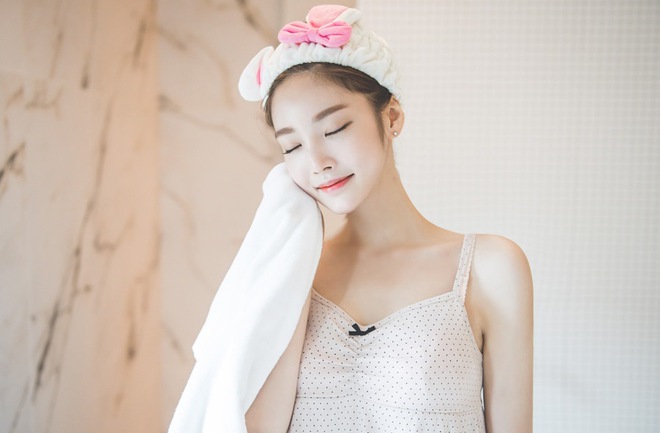 Trời trở lạnh, muốn da kh&ocirc;ng kh&ocirc;, kh&ocirc;ng l&atilde;o h&oacute;a th&igrave; cần tu&acirc;n thủ 5 nguy&ecirc;n tắc bất di bất dịch n&agrave;y - Ảnh 4.
