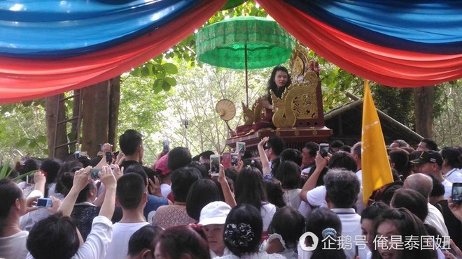 Trở về thực tại sau 3 năm sống trong hang núi, thầy tu đẹp trai được dân chúng chào đón như minh tinh - Ảnh 4.