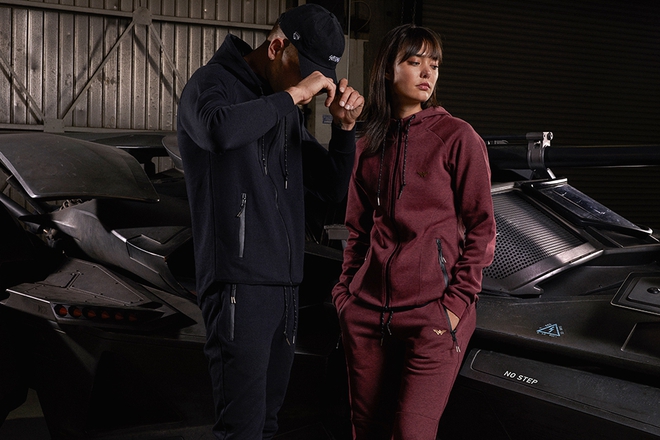 C&oacute; l&agrave; fan của c&aacute;c si&ecirc;u anh h&ugrave;ng hay kh&ocirc;ng, bạn cũng sẽ kết bộ sưu tập Puma x Justice League si&ecirc;u chất n&agrave;y - Ảnh 11.