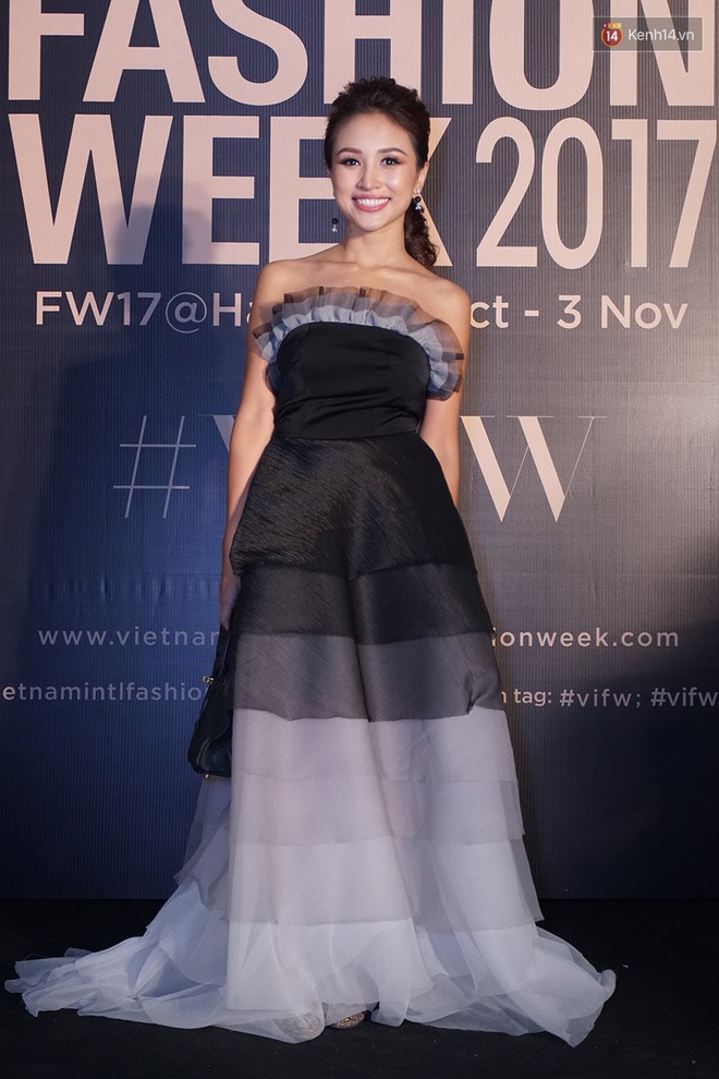 Thảm đỏ VIFW ngày 2: Giữa một dàn hot girl áo dài Quỳnh Anh Shyn, Salim... bỗng xuất hiện Linh Ka mặc váy trắng công chúa - Ảnh 17.