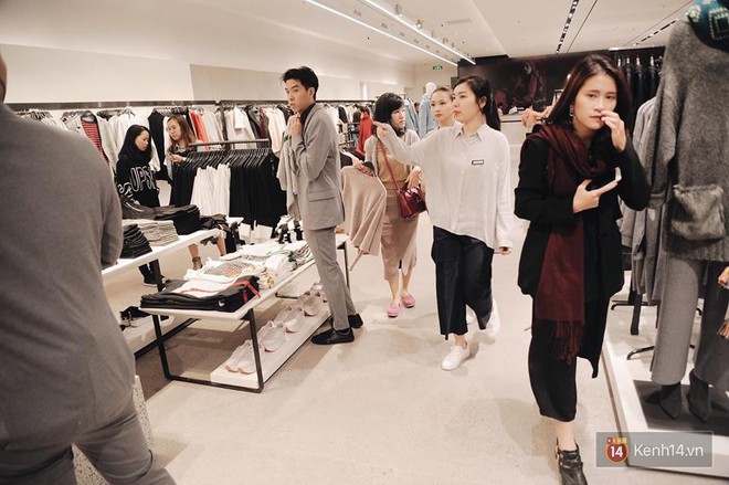 Zara Hà Nội khai trương: Tới trưa khách đông nghịt, ai cũng nô nức mua sắm như đi trẩy hội - Ảnh 16.