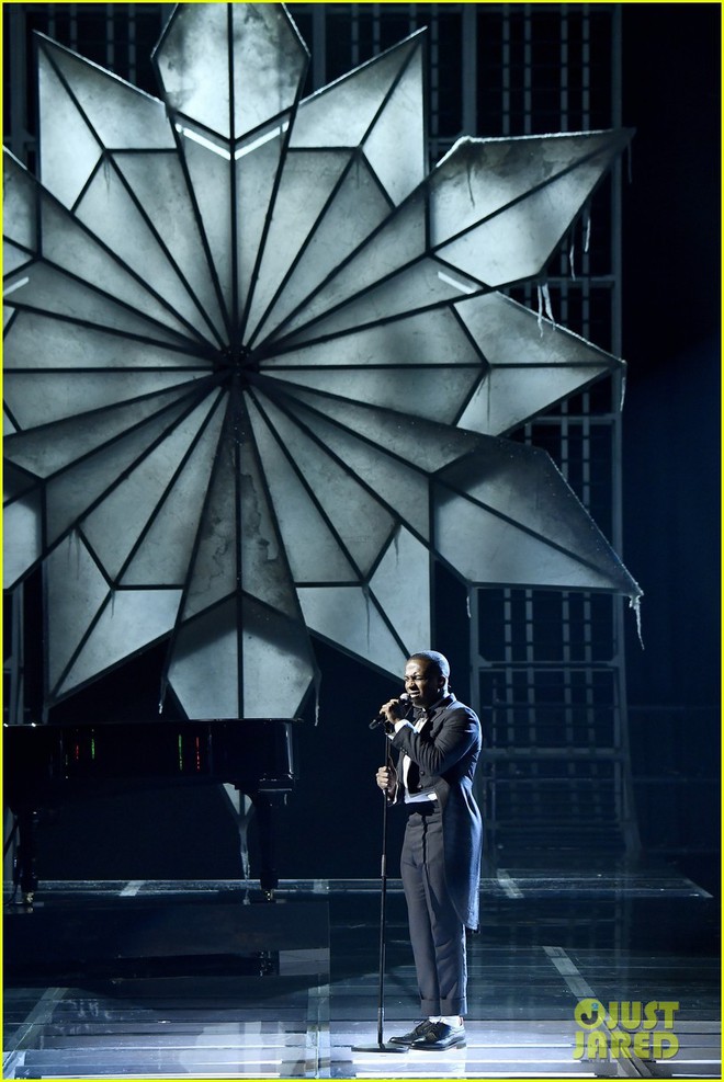 Victorias Secret Fashion Show 2017: S&agrave;n diễn th&igrave; hot nhưng s&acirc;n khấu &acirc;m nhạc lại k&eacute;m nhiệt? - Ảnh 15.