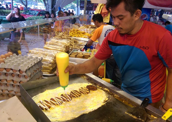 Cũng là burger nhưng Ramly Burger ở Malaysia cực khác biệt khiến ai nhìn thấy cũng phát thèm ngay - Ảnh 8.