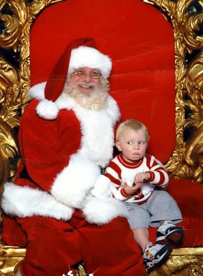 Khuôn mặt đau khổ của 13 em bé trái khoáy không thích Noel tý nào - Ảnh 13.