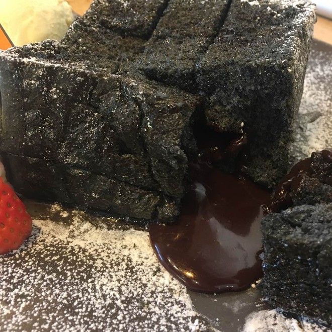 C&#243; g&#236; đặc biệt trong m&#243;n b&#225;nh Lava Toast từng &quot;nổi đ&#236;nh nổi đ&#225;m&quot; tr&#234;n Instagram ở Singapore - Ảnh 5.