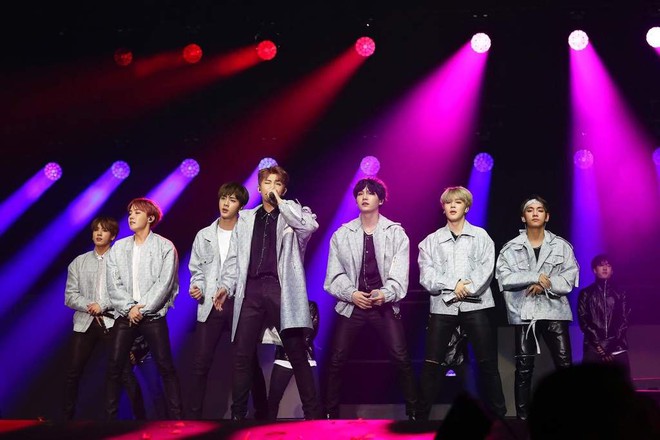 Rap Monster sẽ kh&ocirc;ng thể nhảy trong concert sắp tới của BTS do bị chấn thương ở ng&oacute;n ch&acirc;n - Ảnh 1.