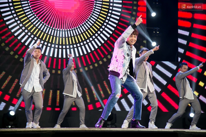 Sơn Tùng M-TP cùng dàn sao Vpop bắt tay khuấy động sân khấu đại nhạc hội mùa hè - Ảnh 6.