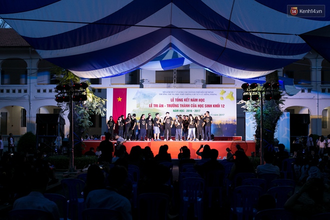 Đêm ra trường ngập tràn ánh nến, thắp vạn điều ước tuổi 18 của học sinh trường chuyên Lê Hồng Phong - Ảnh 18.