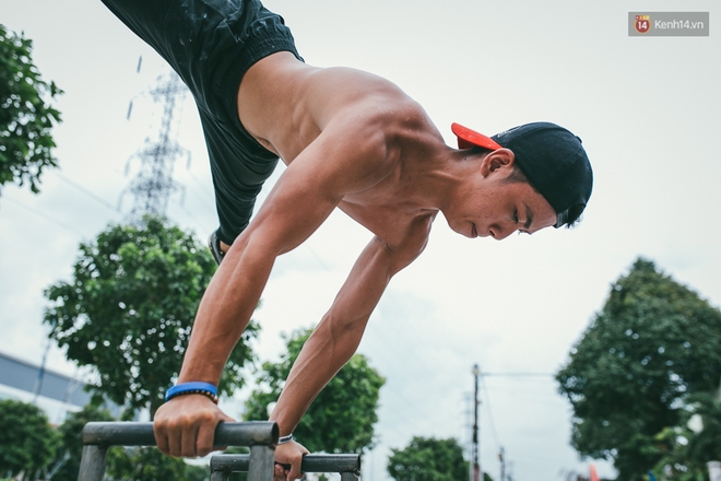 Nhóm các chàng trai gầy nhom rủ nhau lột xác thành 6 múi nhờ luyện tập Street Workout - Ảnh 5.