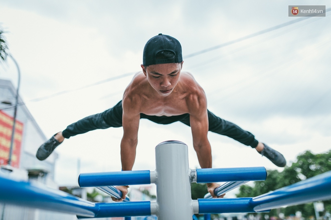 Nhóm các chàng trai gầy nhom rủ nhau lột xác thành 6 múi nhờ luyện tập Street Workout - Ảnh 14.