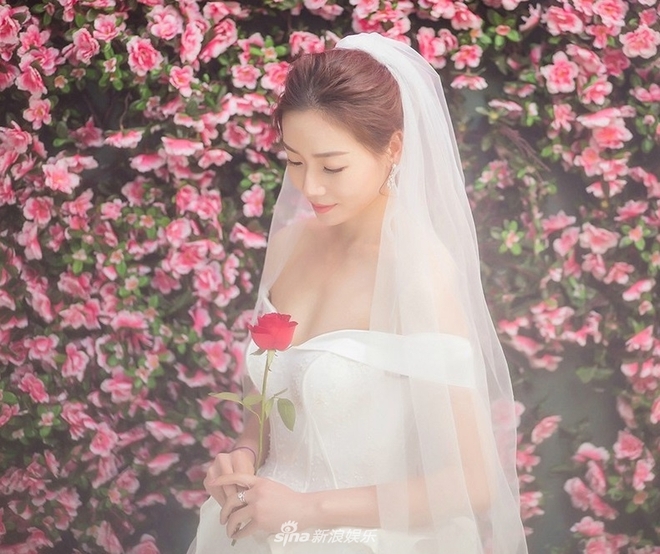 Ảnh cưới l&atilde;ng mạn của hoa kh&ocirc;i b&oacute;ng chuyền Ngụy Thu Nguyệt - Ảnh 1.