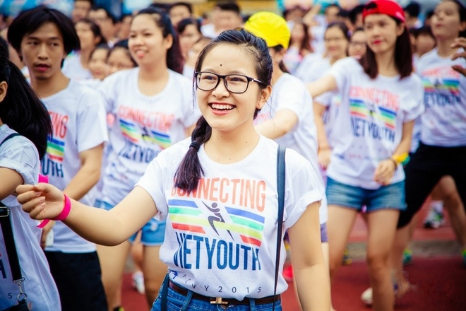 M&ugrave;a h&egrave; b&ugrave;ng nổ với giải chạy sắc m&agrave;u Run for Charity - Connecting Vietyouth 2017 - Ảnh 8.