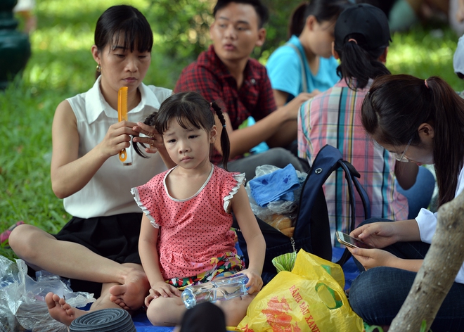 Chùm ảnh: Biển người đổ về khu vui chơi ở Hà Nội trong ngày đầu nghỉ lễ Quốc khánh - Ảnh 8.