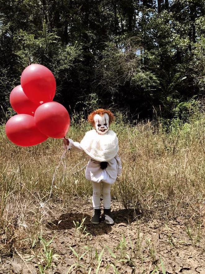 Gã hề Pennywise từ tiểu thuyết kinh dị It bước ra đời thực qua bàn tay hóa trang thần kỳ của nhiếp ảnh gia 17 tuổi - Ảnh 15.