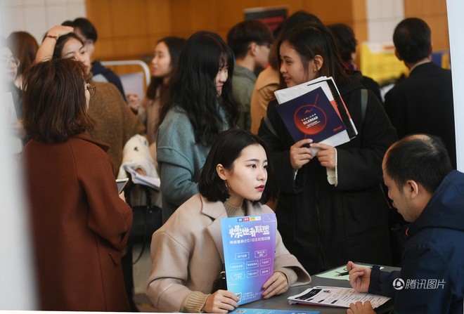 Trung Quốc: Muốn ngắm trai đẹp gái xinh, đừng bỏ lỡ ngày hội tuyển dụng ở Học viện Nghệ thuật Nam Kinh - Ảnh 5.