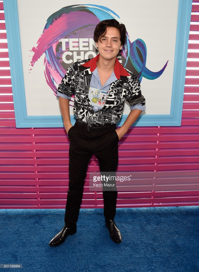 Thảm đỏ Teen Choice Awards 2017: Con g&aacute;i Michael Jackson đọ sắc c&ugrave;ng d&agrave;n sao khoe v&ograve;ng 1 gợi cảm - Ảnh 15.