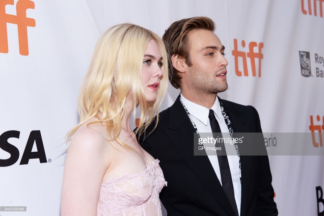 Tiên nữ Elle Fanning lại hút hồn mọi khán giả với nhan sắc tuyệt trần trên thảm đỏ LHP Toronto! - Ảnh 18.