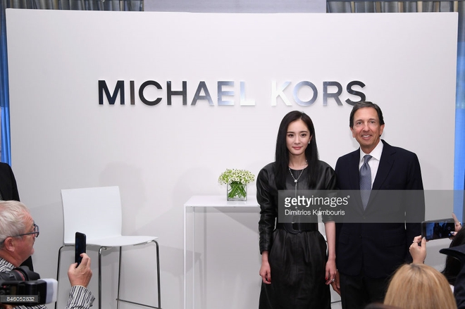 Dự show Michael Kors với tư cách đại sứ thương hiệu, Dương Mịch có phần lu mờ trước mỹ nhân Thái Lan Mai Davika - Ảnh 12.