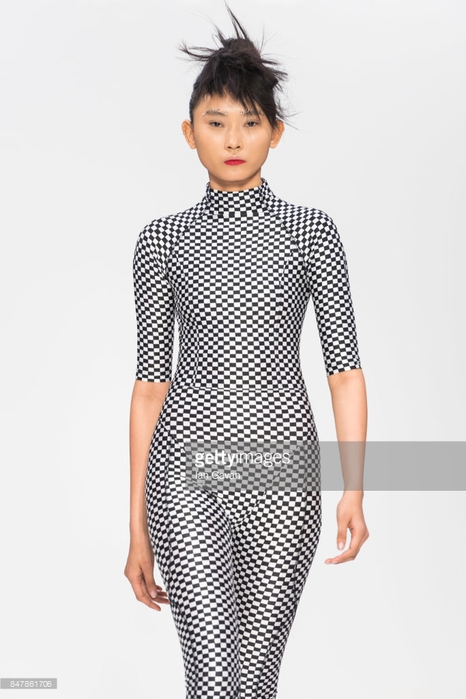 Kim Nhung - người mẫu ch&ecirc; Ho&agrave;ng Th&ugrave;y kh&ocirc;ng c&oacute; g&igrave; để dạy đ&atilde; tr&uacute;ng 3 show tại London - Ảnh 1.