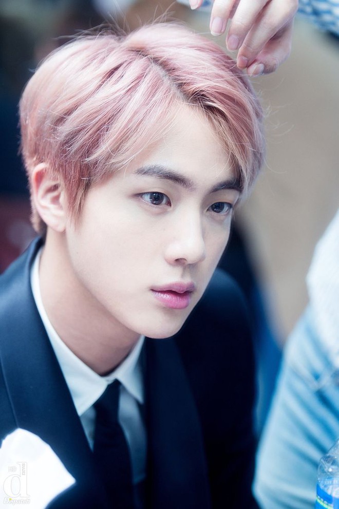 Mỹ nam Jin (BTS) lại khiến fan quốc tế m&ecirc; mẩn v&igrave; qu&aacute; đẹp trai tại Billboard Music Awards - Ảnh 17.