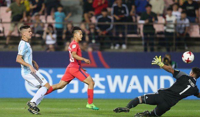 Messi Hàn Quốc ghi bàn đẳng cấp, đội chủ nhà đánh bại U20 Argentina - Ảnh 1.