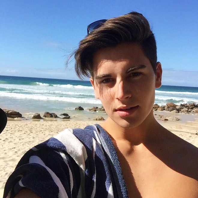 H&egrave; nắng n&oacute;ng, nhưng trai đẹp n&agrave;y c&ograve;n hot hơn cả m&ugrave;a h&egrave; - Ảnh 2.