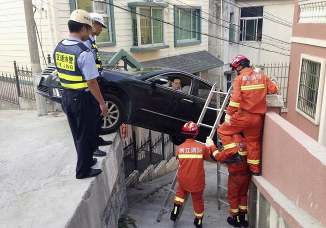 16 tai nạn đỉnh cao chỉ có thể là của hội mới học lái ô tô - Ảnh 1.