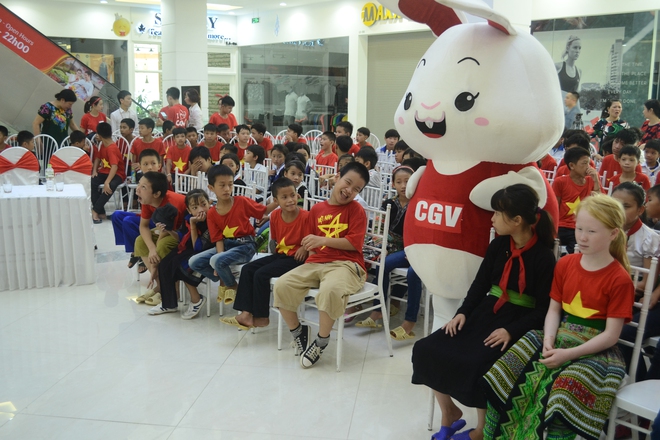 CGV tổ chức chương trình “Trăng Cười” cho 1.000 trẻ em khuyết tật - Ảnh 8.