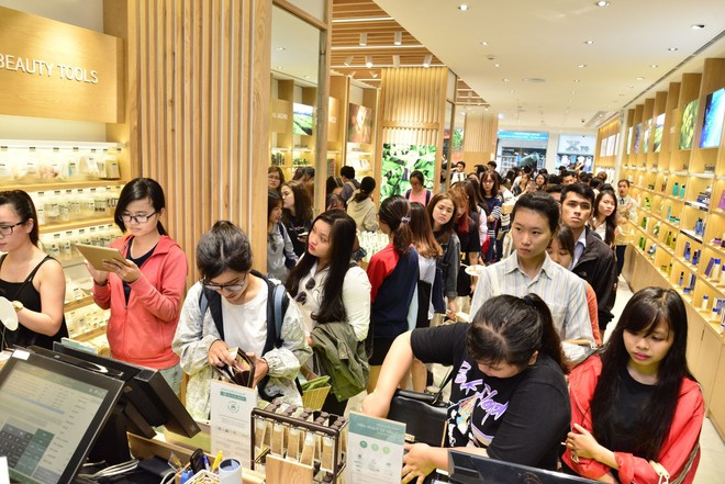 Fan innisfree sướng m&ecirc; trong ng&agrave;y khai trương của h&agrave;ng thứ 3 tại Q.1 - Ảnh 9.