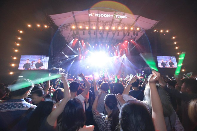 Hoàng Touliver, SlimV cùng các nghệ sĩ quốc tế làm bùng nổ đêm nhạc đầu tiên của “Monsoon Music Festival 2017 by Tuborg” - Ảnh 9.