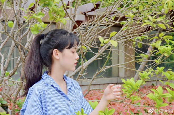 Đẹp dịu d&agrave;ng m&agrave; kh&ocirc;ng ch&oacute;i lo&aacute;, nữ sinh 10X khiến ai cũng cảm nắng từ c&aacute;i nh&igrave;n đầu ti&ecirc;n - Ảnh 4.