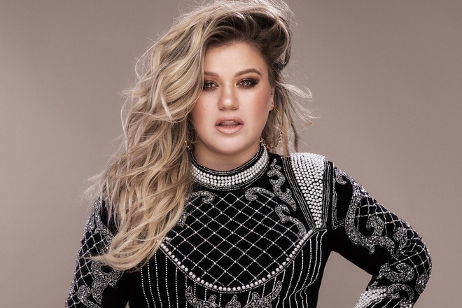 Đây là lí do vì sao Kelly Clarkson bỏ Idol để làm HLV The Voice! - Ảnh 1.