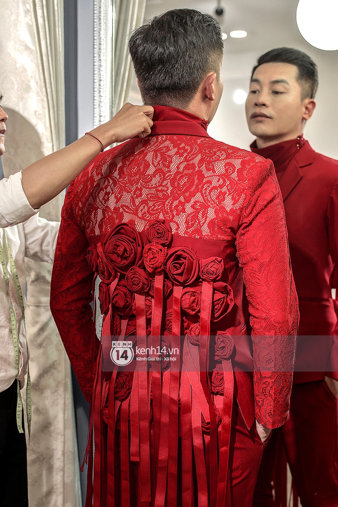 Gi&aacute;m khảo Nam Trung đ&atilde; c&oacute; c&aacute;ch qu&eacute;t sạch s&acirc;n khấu Chung kết Vietnams Next Top Model! - Ảnh 1.