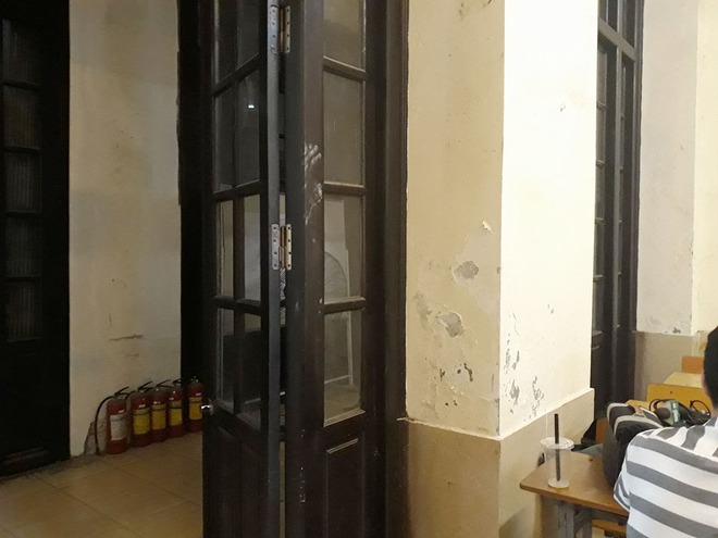 B&ecirc;n trong trường học vợ NS Xu&acirc;n Bắc tố học sinh phải k&ecirc; d&eacute;p, lấy ghế ngo&agrave;i b&atilde;i phế thải để ngồi - Ảnh 6.