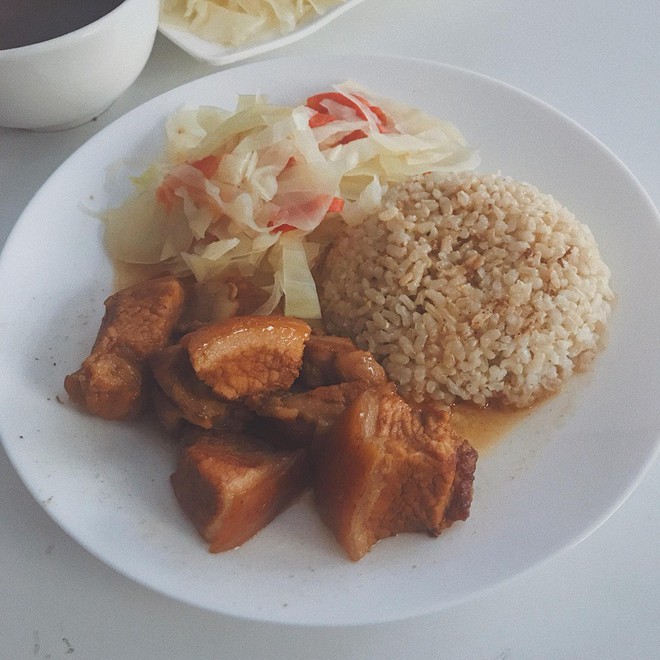 Chị em ơi v&agrave;o m&agrave; xem người đ&atilde; đẹp trai to cao c&ograve;n biết nấu đủ thứ đặc sản đ&acirc;y n&agrave;y - Ảnh 13.