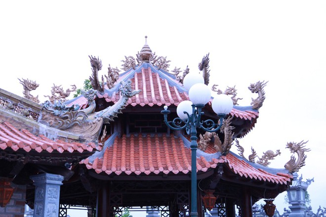 Ch&ugrave;m ảnh: Cận cảnh khu nh&agrave; thờ họ 100 tỷ với nhiều vật dụng d&aacute;t v&agrave;ng ở Nghệ An - Ảnh 3.